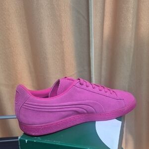 Puma Women's Vibrant Pink Sneakers